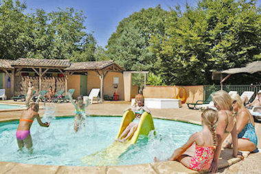 Camping-le-perpetuum-domme-aquitaine-sarlat-dordogne-perigord-piscine-swiming-pool-camp4