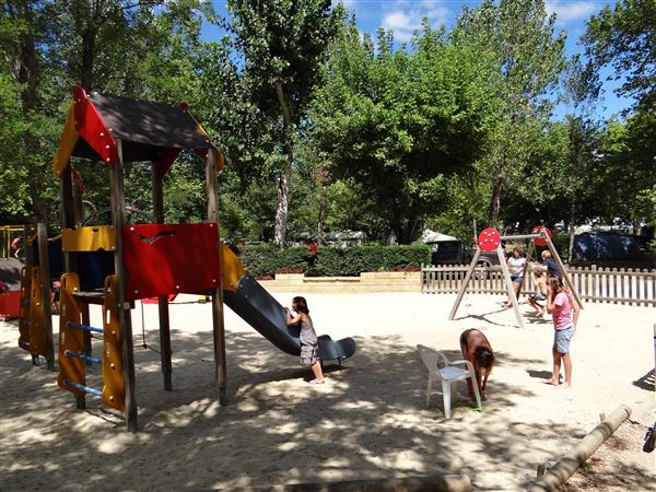 0f32e338b1643812d524f08df83c4dd9_lerocherdelacaveauborddeleau1