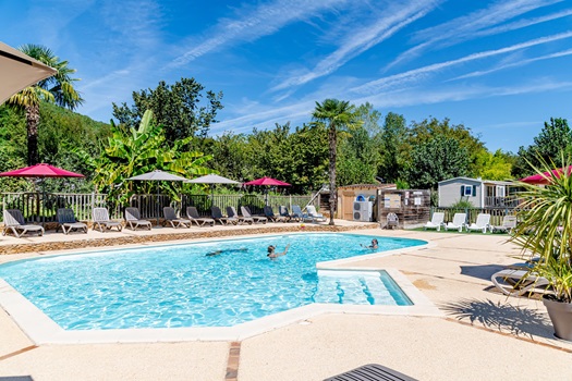 3cb12c178f51a2de072cbe5720ea3e27_campingdordogneletiradoupiscinechauffee2