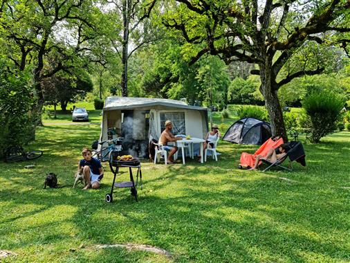 6b1e1f7ea69a796341d516d2fec2f48b_2campingleverdoyantlocatifemplacement