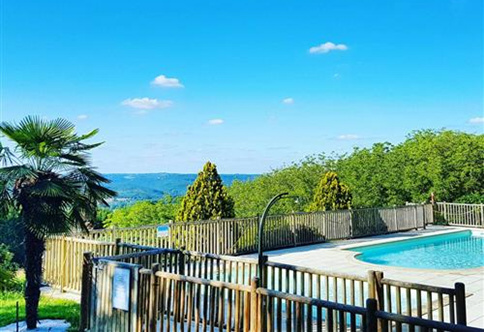 90a9e2ebcf4497803bf8a050a855caeb_campinglafermedupelou2