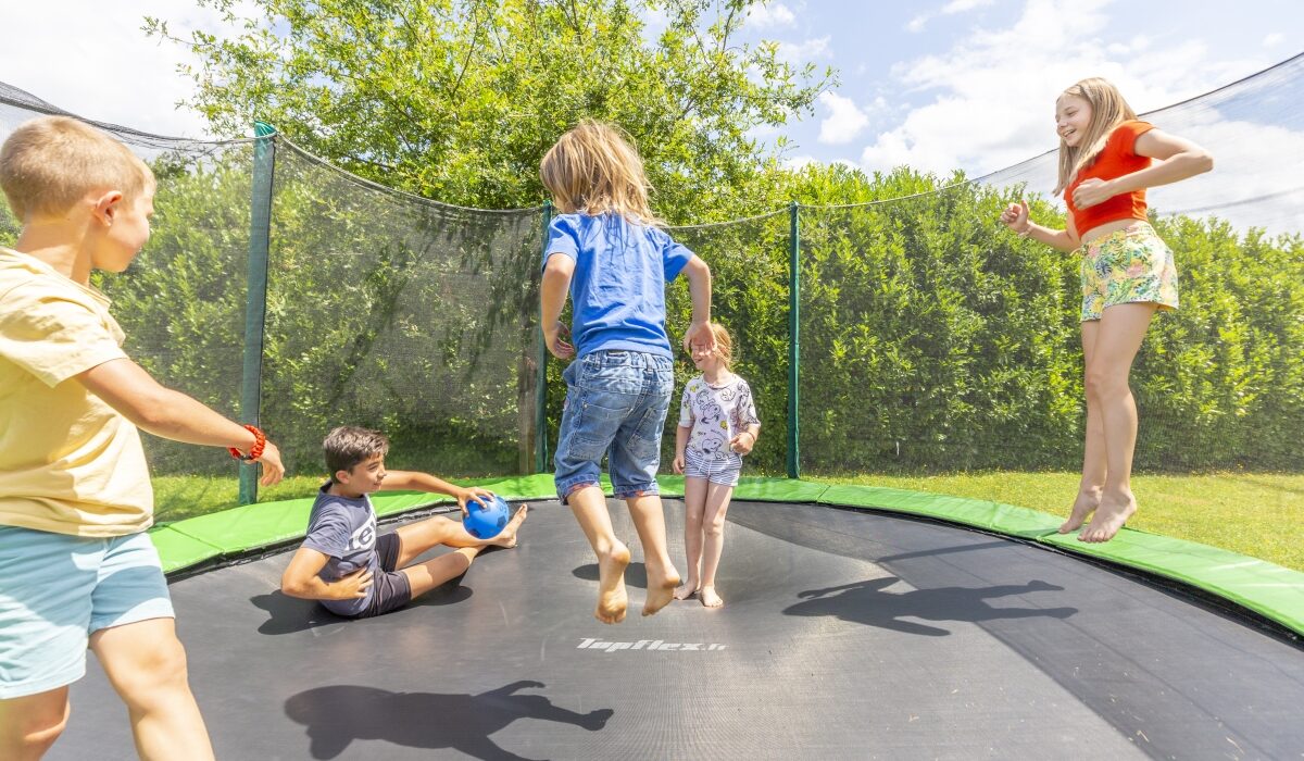 962052d765e956bb9a57857fb0add77f_Trampolinepourlesenfants