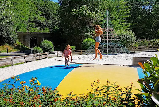 aafa79af180b1f7cb489090dc1548e98_Trampolinelapelonie