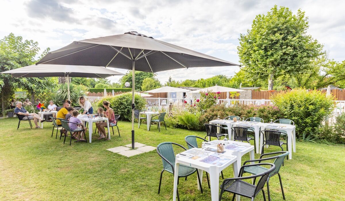 ea8a48f89e1633d9e8bb1562bd3bdcd1_terrasserestaurantenDordogne