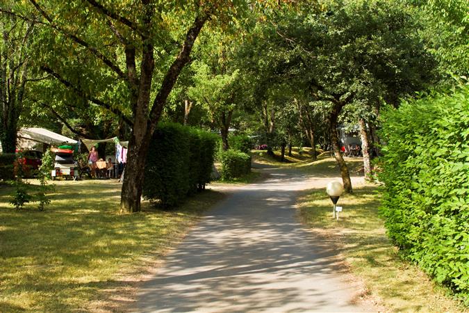 ee4f26aec52c52ca4d1cd05441c1d6ad_lerocherdelacaveauborddeleau5