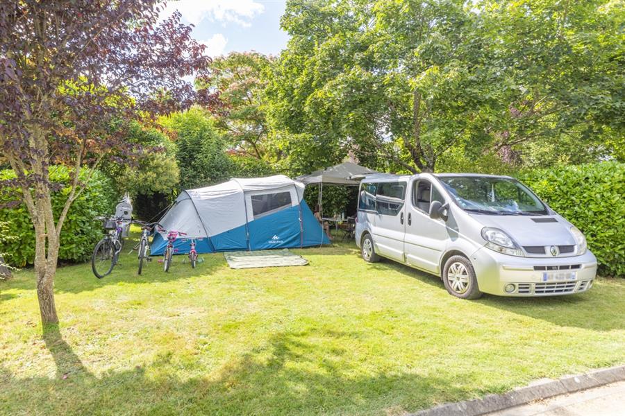 f50126f8f115b7c315fb81ce9d3c9a08_Campingenfamillelarivierefleurie